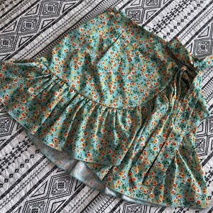 NWOT- Floral mini skirt-Size M